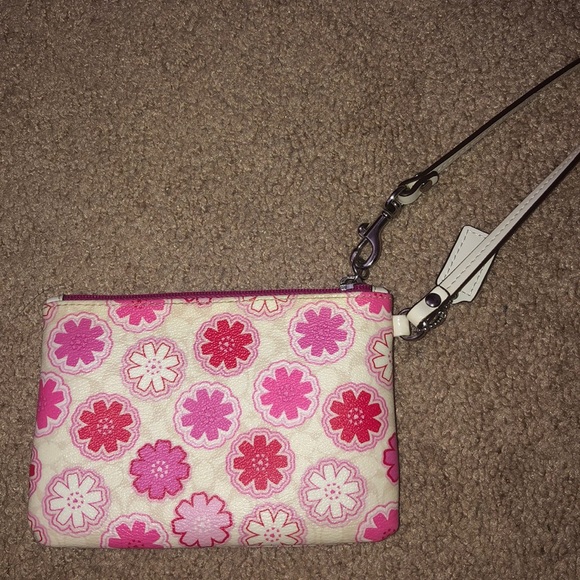 RARE VALENTINES COACH WRISTLET NWOT - Picture 3 of 6